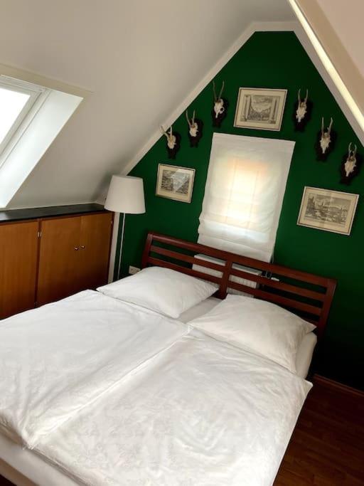 Ferienwohnung Super Zentral Begehrte Wohnlage Parkplatz Vor Haus Nürnberg Exterior foto