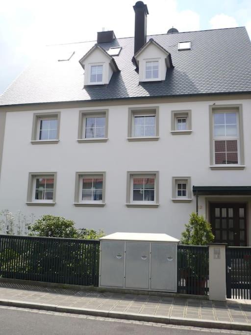Ferienwohnung Super Zentral Begehrte Wohnlage Parkplatz Vor Haus Nürnberg Exterior foto