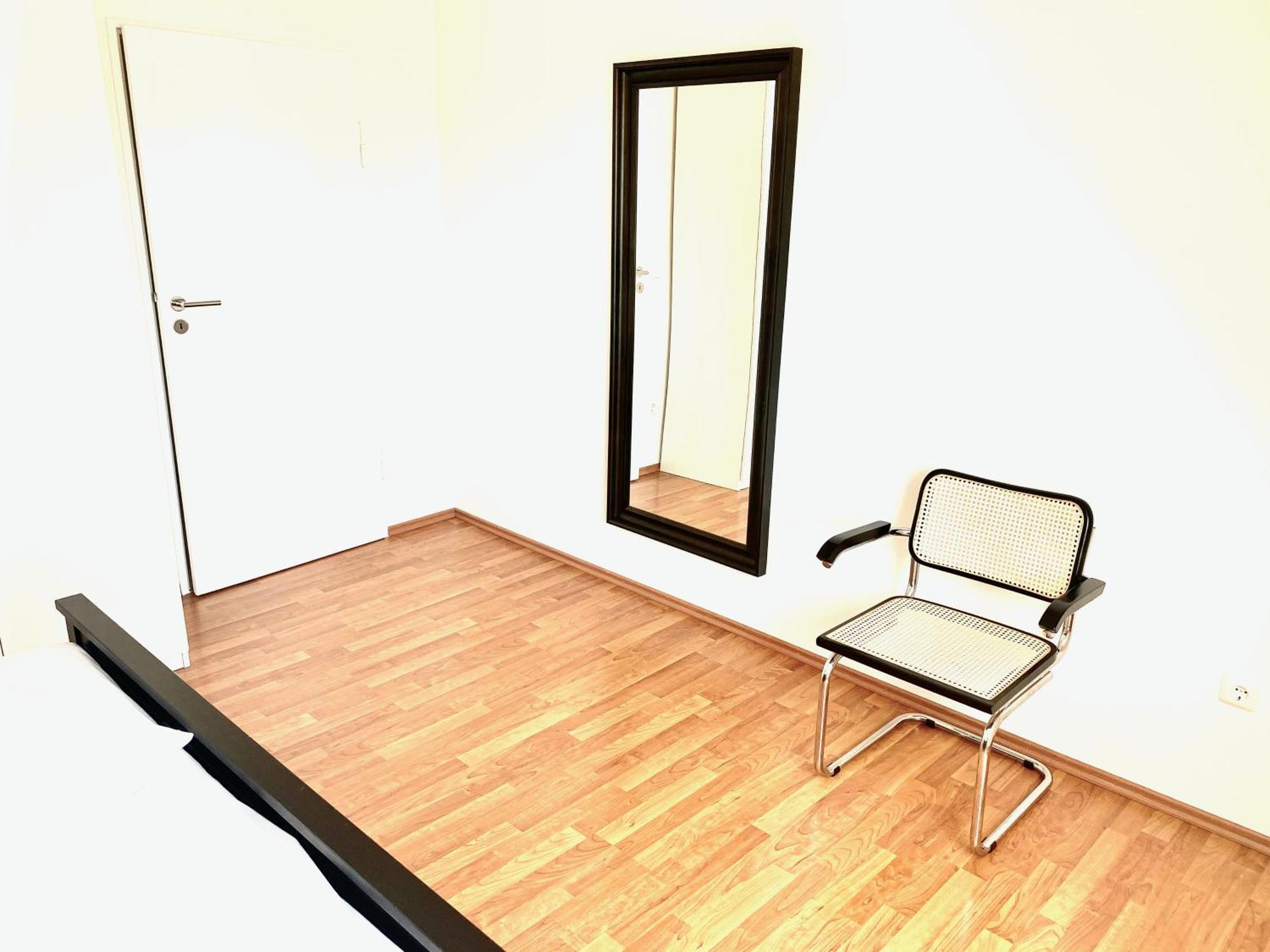 Ferienwohnung Super Zentral Begehrte Wohnlage Parkplatz Vor Haus Nürnberg Exterior foto